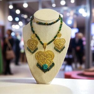 Elegant Gold and Green Heart Jewelry Set